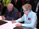 FEMA Administrator Craig Fugate, KK4INZ, and ARRL President Kay Craigie, N3KN, sign the Memorandum of Agreement between the two organizations. [Rick Lindquist, WW1ME, photo]